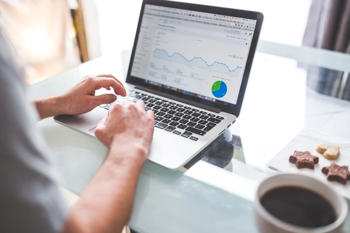 Dane pierwszej strony w marketingu: jak wykorzystać formularze, CRM i analitykę Kampanie Google Ads wykorzystujące własne dane i segmenty odbiorców